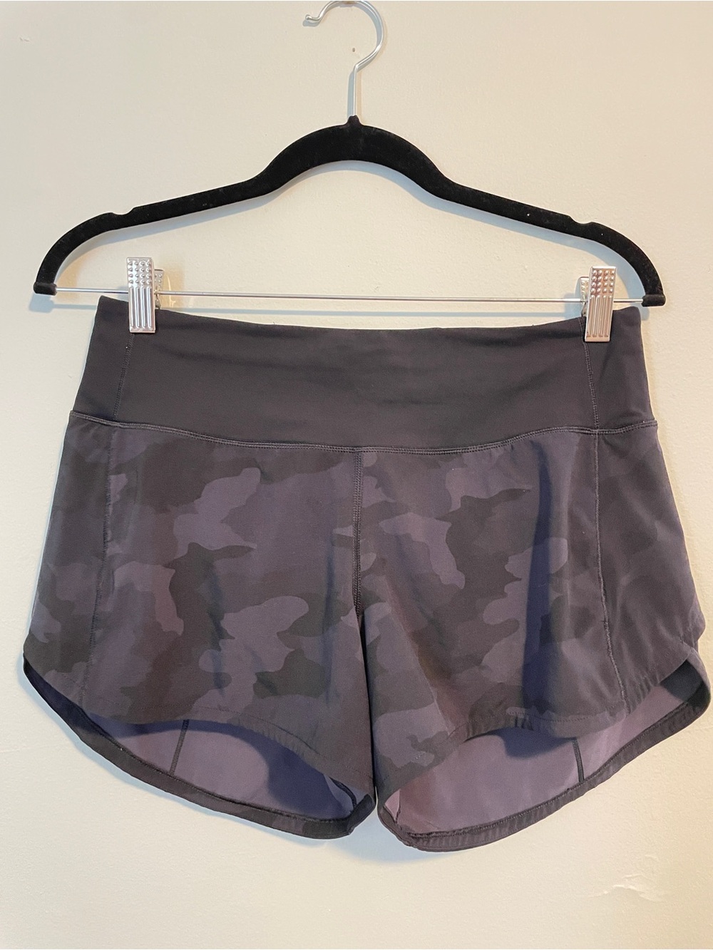 lululemon High-Rise Camo Performance Shorts - Charcoal